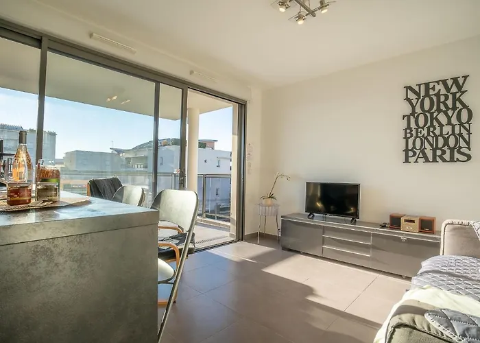 Rive Gauche By Interhome * Fréjus