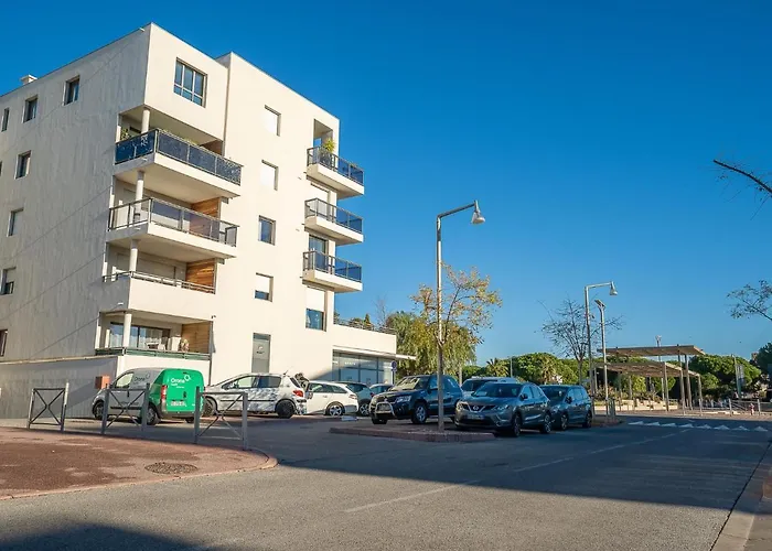 Apartment Rive Gauche By Interhome Frejus